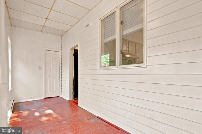 Building Photo - 209 N Washington St