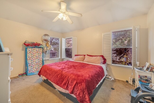 Building Photo - 3 BEDROOM AND 2.5 BATHROOMS PISD SCHOOL DISTRICT