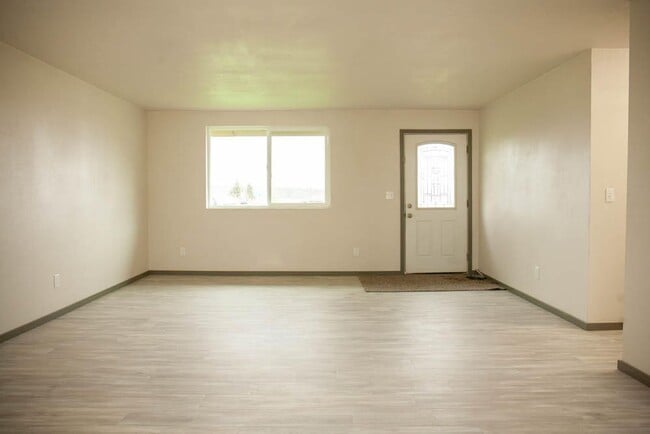 Building Photo - Amazing 3bed 2 bath home in the heart of Bonanza.