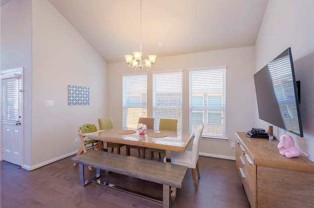 Building Photo - 613 Palmilla St