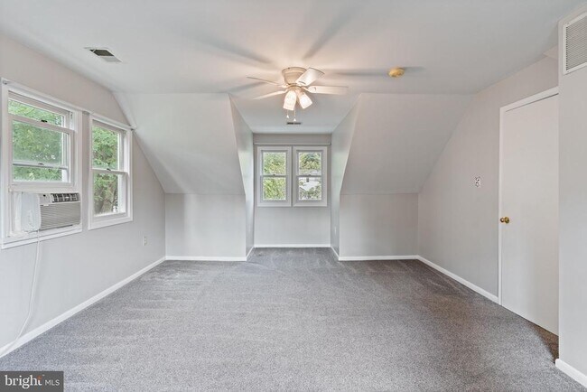 Building Photo - 4023 Poplar St