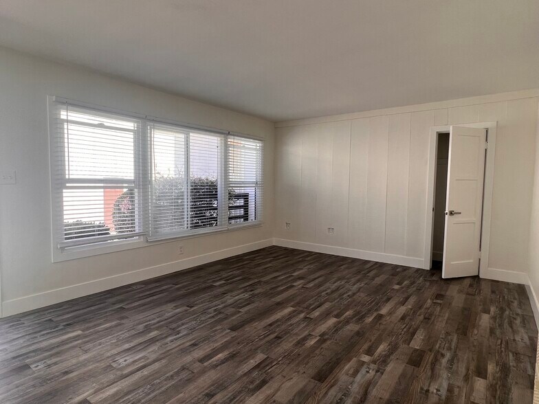 Building Photo - 227 Calle Miramar
