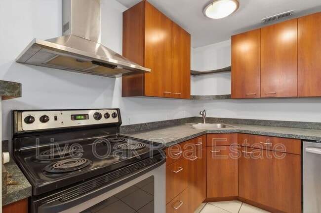 Building Photo - 304 Falling Ln