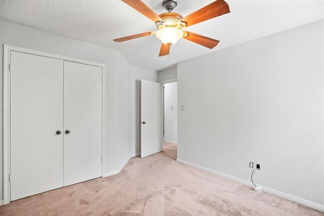 Building Photo - 22 S Rain Forest Ct