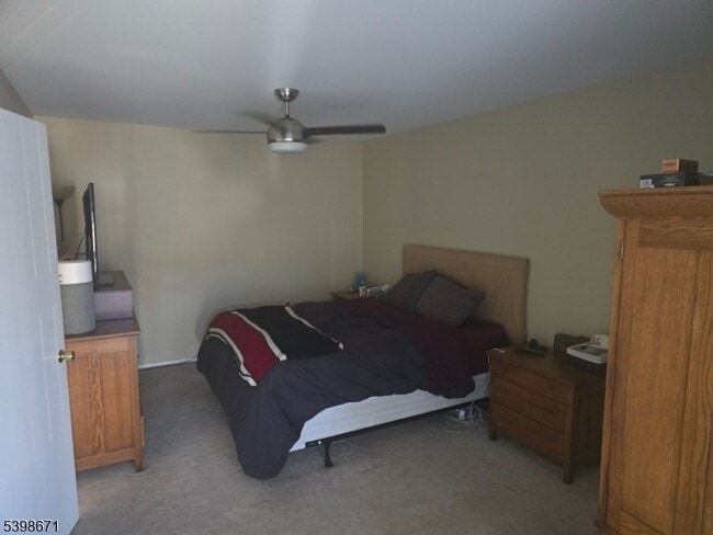 Building Photo - 90 Sycamore Ct