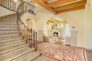 Building Photo - 500 N Las Palmas Ave