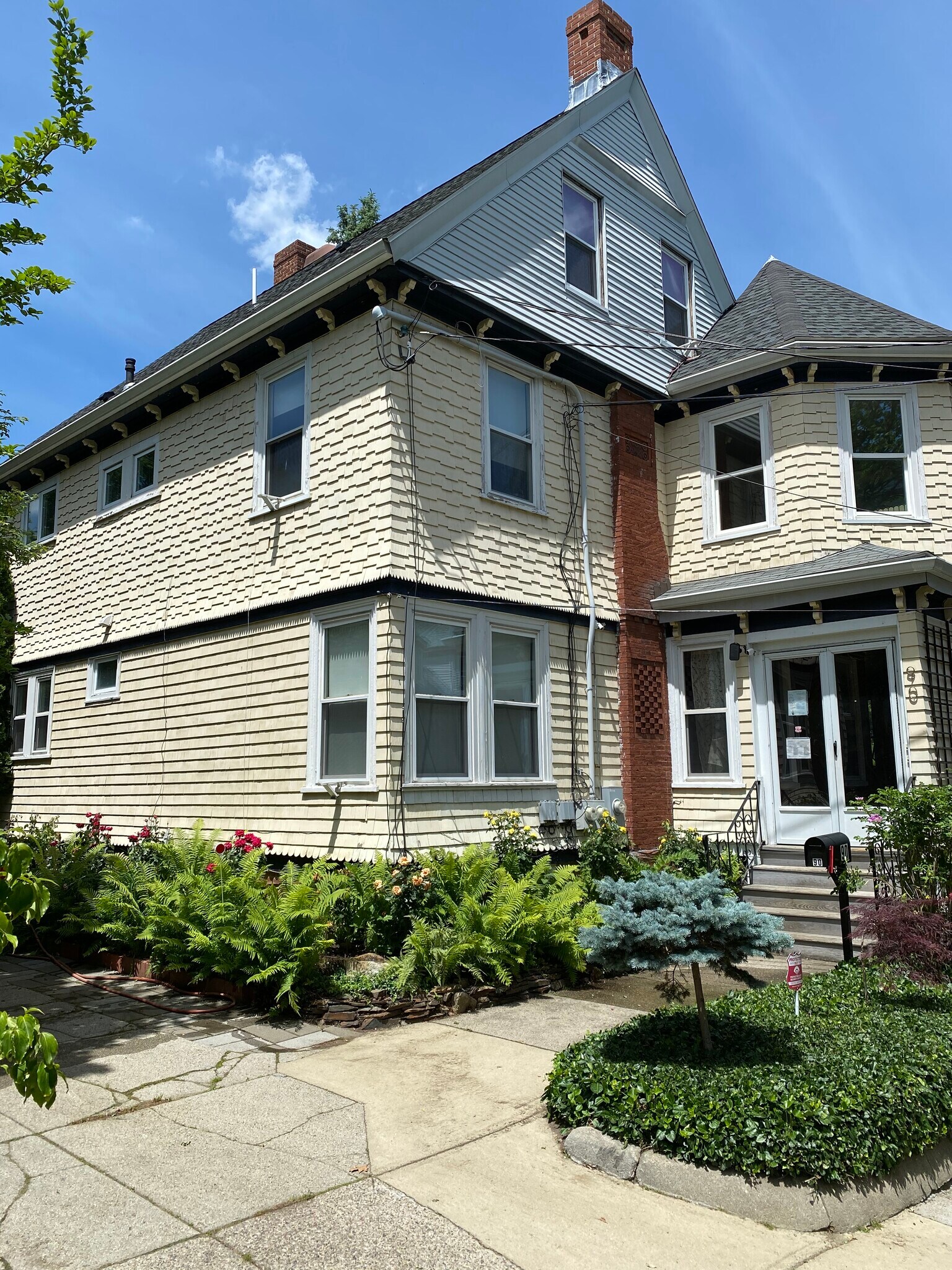 Building Photo - 90 Chandler St