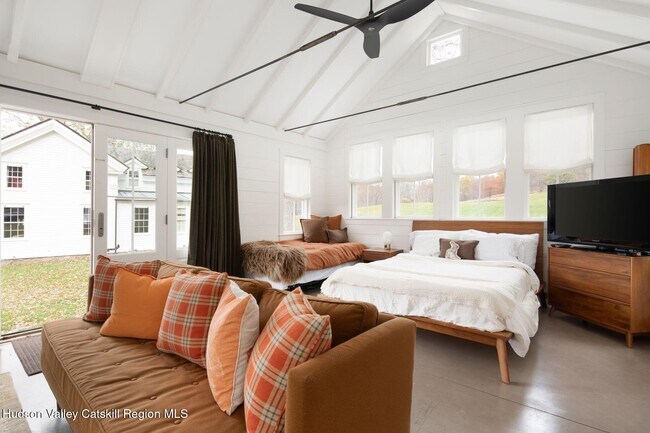 Building Photo - 2073 NY-82