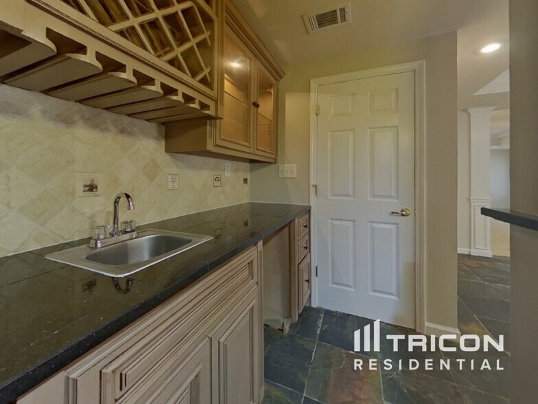 Building Photo - 391 Spring Willow Dr NW