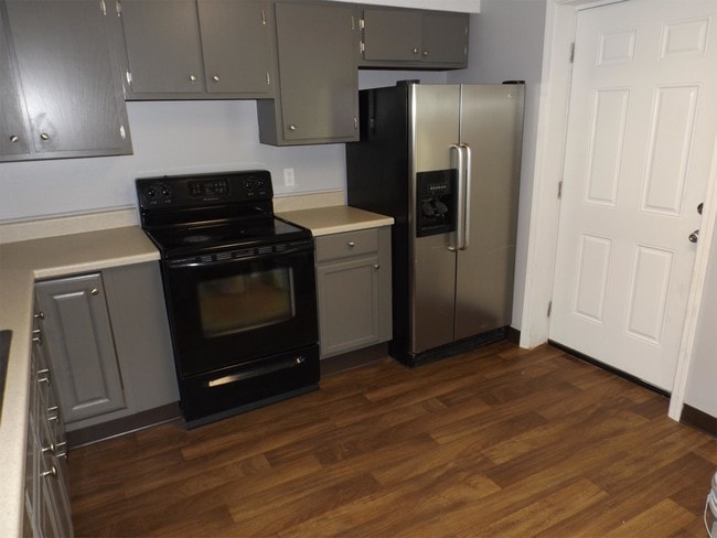 Building Photo - 860 N Lincoln St