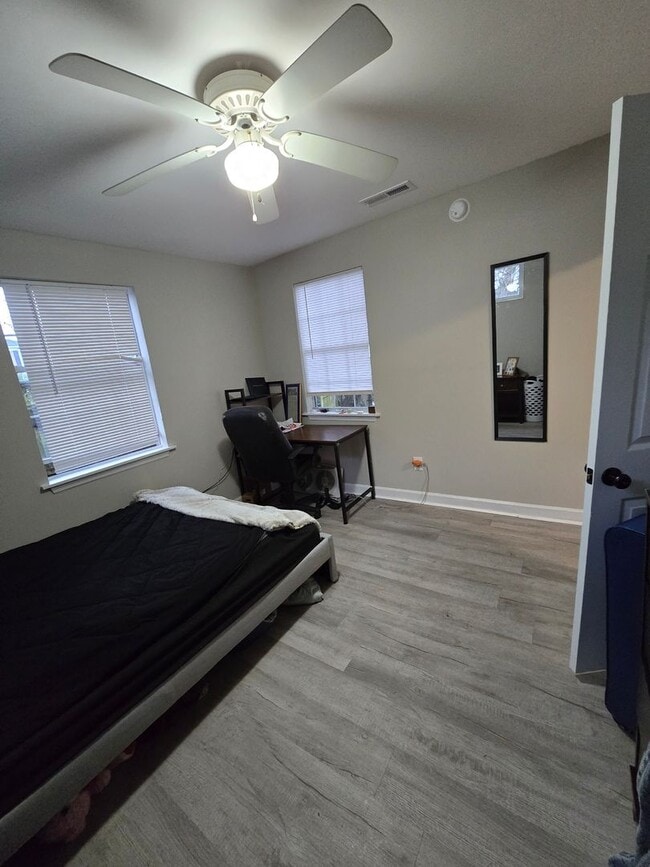 Building Photo - 72A