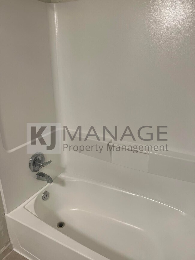 Building Photo - 1608 Orchard Dr