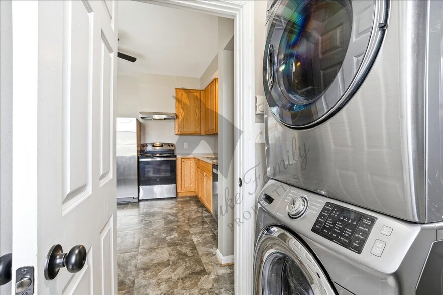 Building Photo - 608 N Queen St