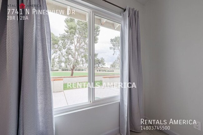 Building Photo - Resort Style Living