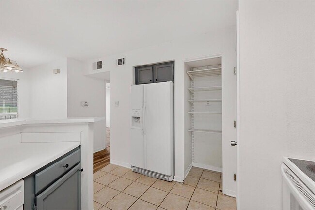 Building Photo - 2450 Wickersham Ln