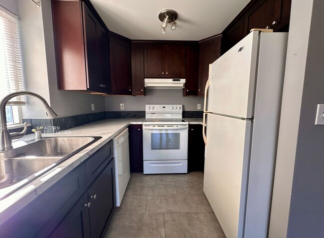 Building Photo - 537 NE Ellis Way