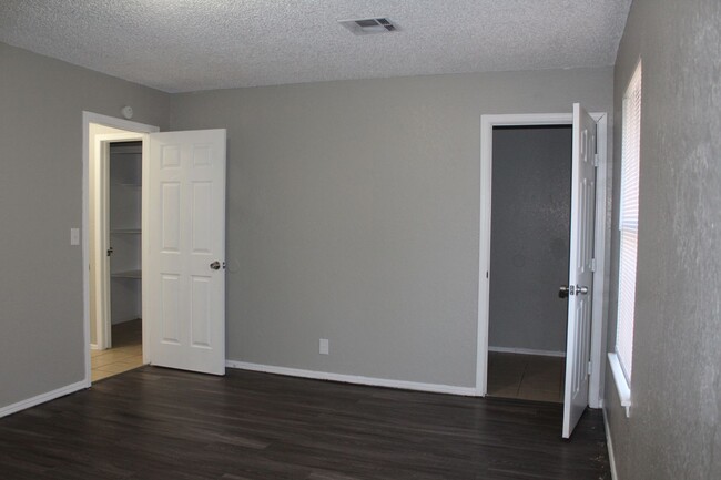 Building Photo - Wonderful Kitchen!