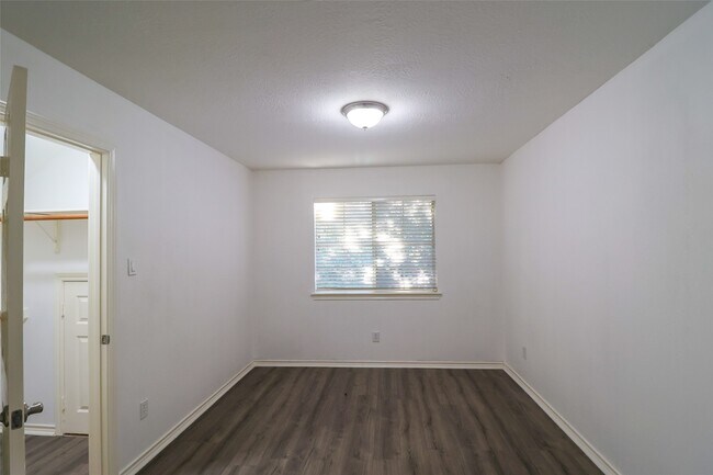 Building Photo - 14311 Ragus Lake Dr