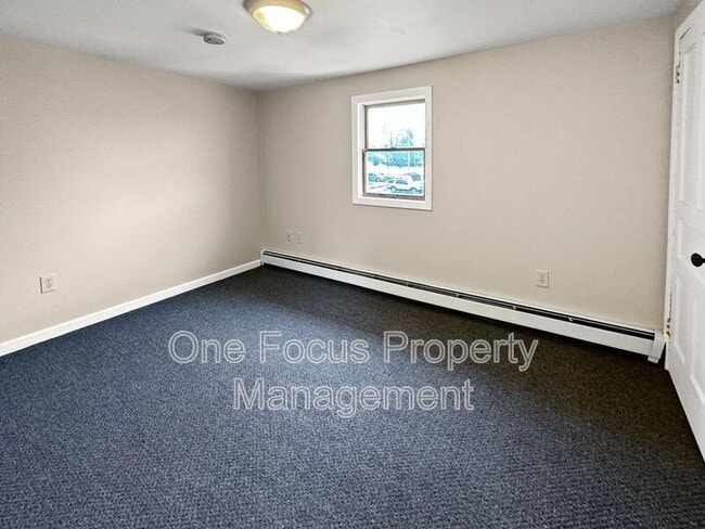 Building Photo - 305 S Jones St