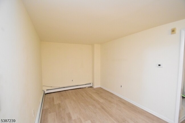 Building Photo - 360 Oak Ridge Rd