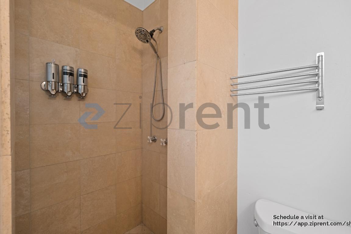 Building Photo - 7920 Hembree Ln