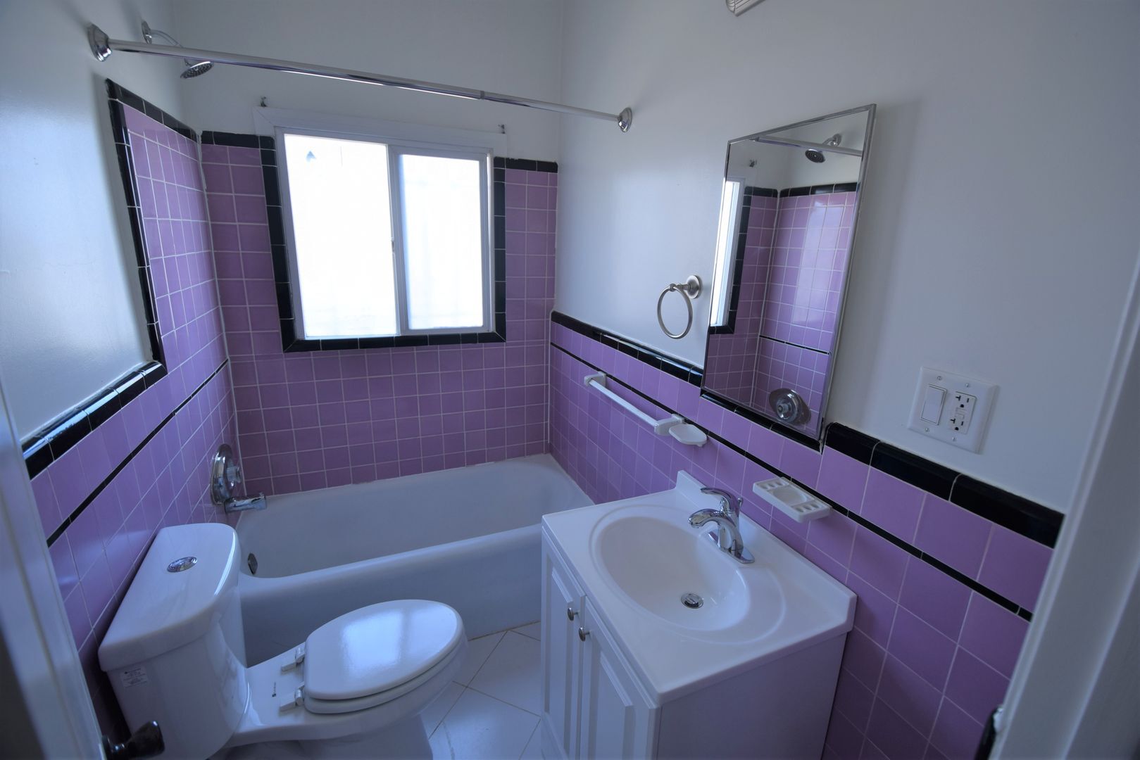 Building Photo - 1415 S Sierra Bonita Ave