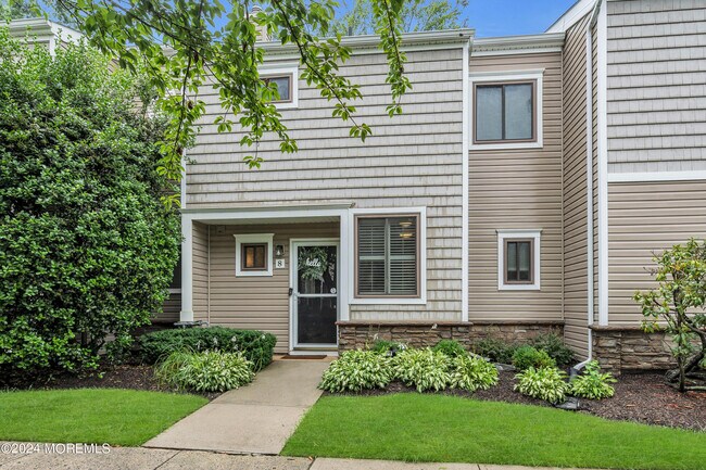 Building Photo - 8 Fern Ct