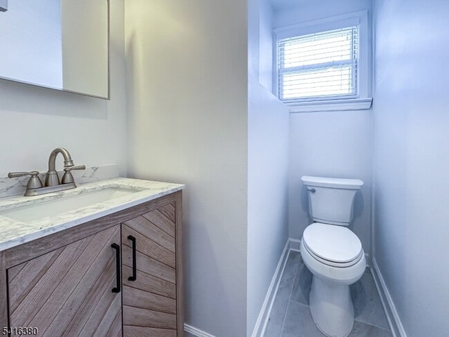 Building Photo - 114 E Main St