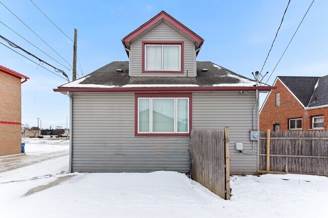 Building Photo - 7645 Fisher Ave