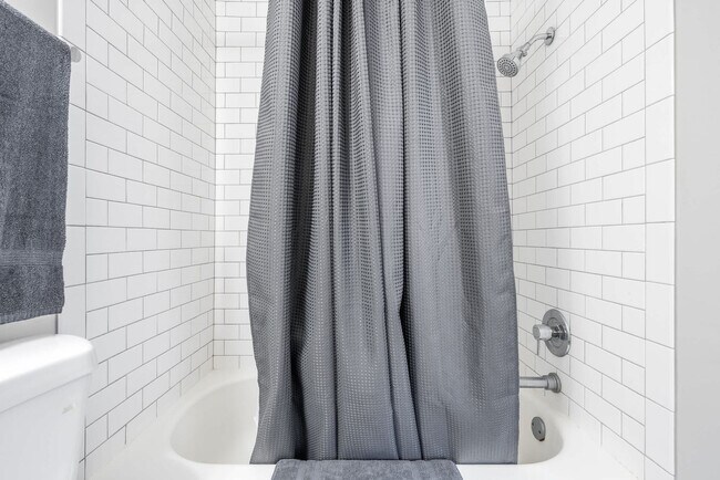 Building Photo - 615 N East St