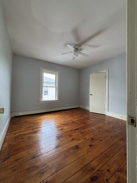 Building Photo - 33 1/2 Barclay St