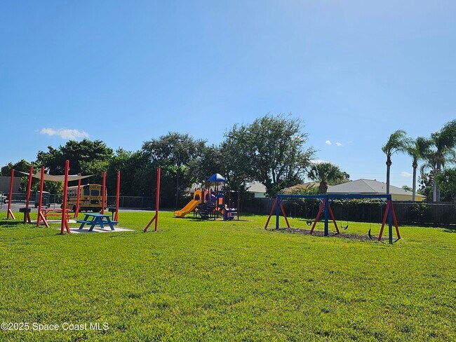 Building Photo - 236 Bristol Ct