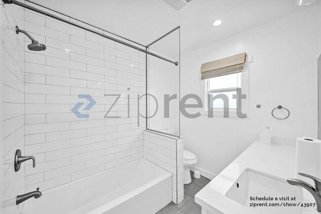 Building Photo - 5150 S Manhattan Pl