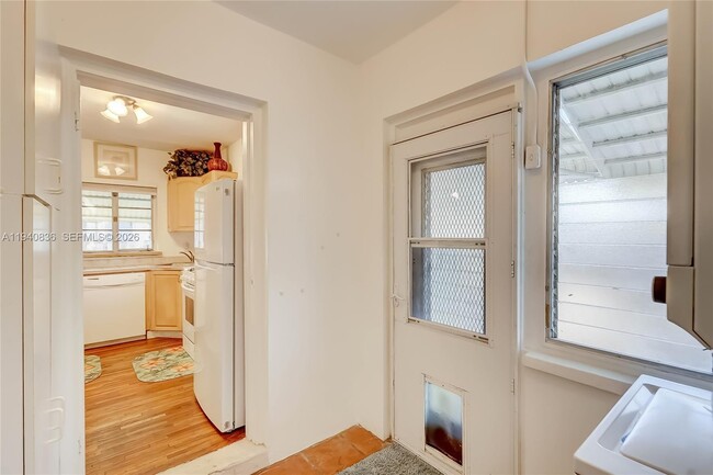 Building Photo - 1425 Madison St