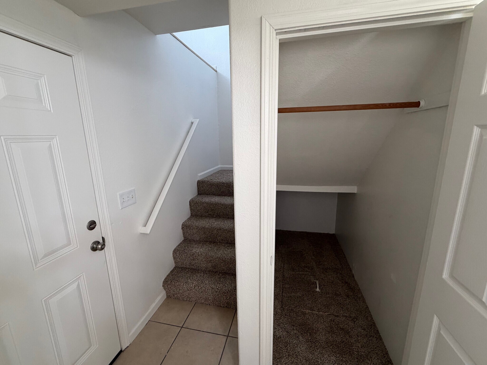 Building Photo - 4338 Ward Pl NE