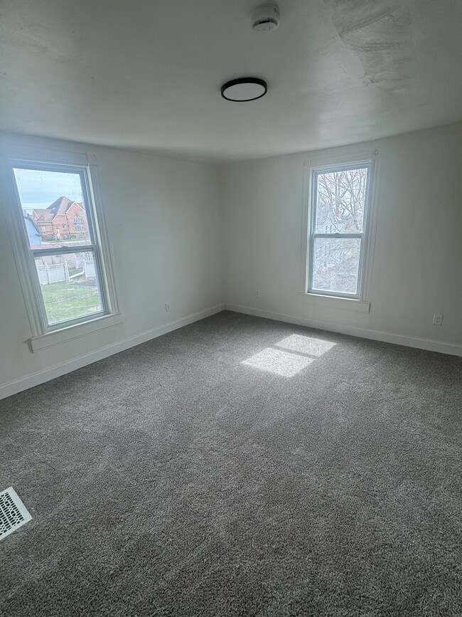 Building Photo - 2310 Jenny Lind St