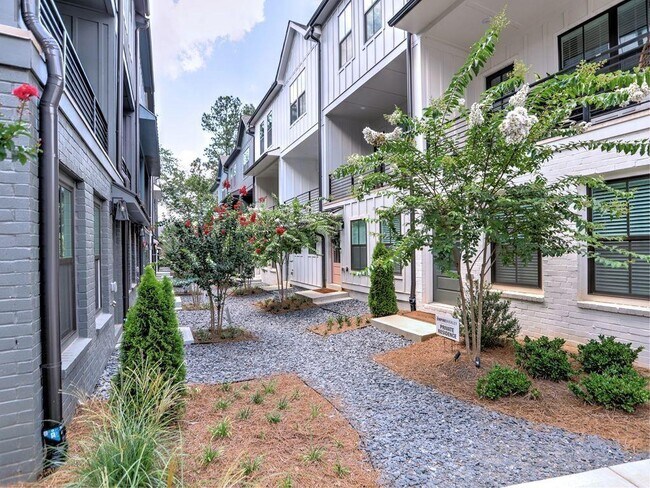 Building Photo - 176 Chestnut Cir