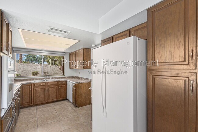 Building Photo - 2063 E Aspen Dr