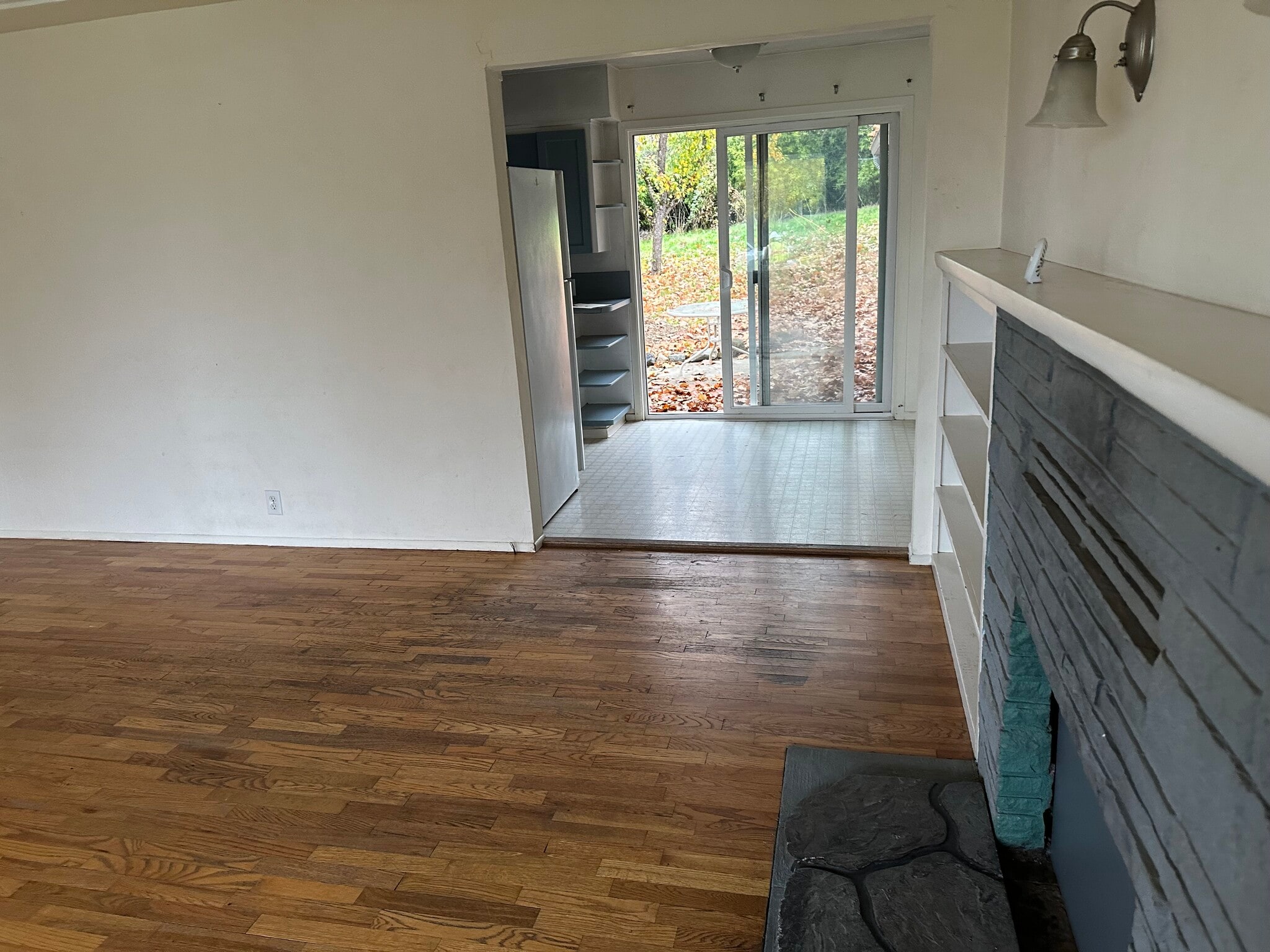 Building Photo - 1060 NE Churchill St