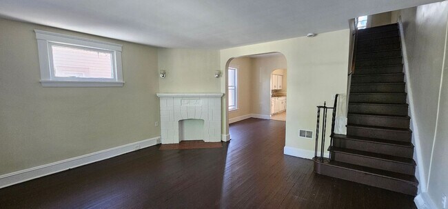 Building Photo - 1280-1280 Marlowe Ave