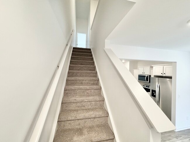 Building Photo - Charming two bedroom 2 1/2 bath townhome