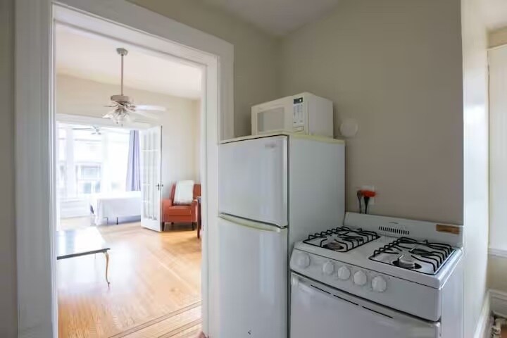 Building Photo - 900 W 22nd St