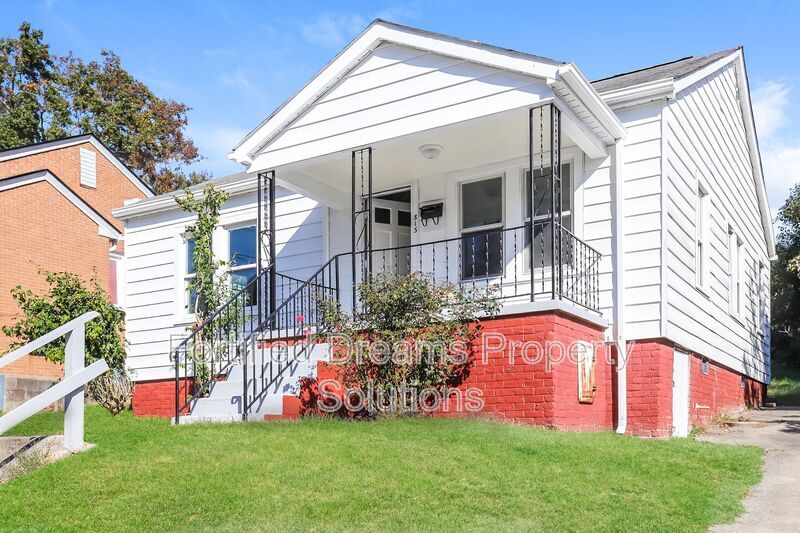 Building Photo - 815 Camel Ave