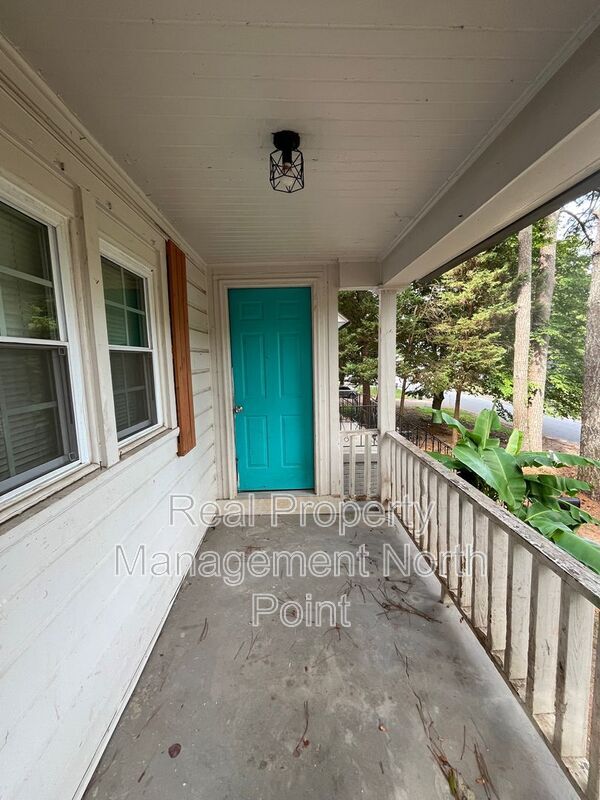Building Photo - 468 Birney St NE
