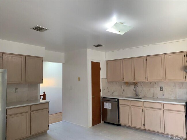 Building Photo - 3 Rella Dr