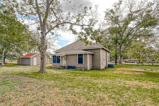 Building Photo - 406 Woodward St