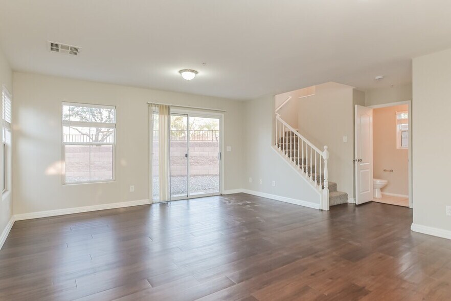 Building Photo - 1082 Paradise Coach Dr