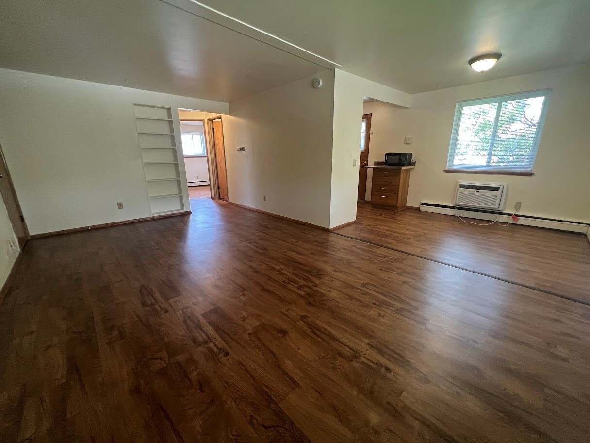 Building Photo - 2414 Brentwood Pky