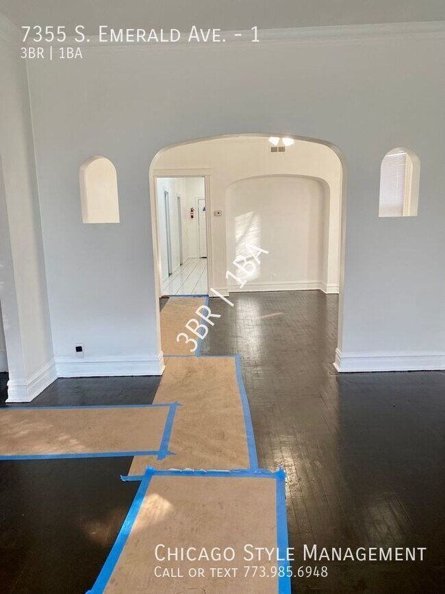 Building Photo - Generous Living Space