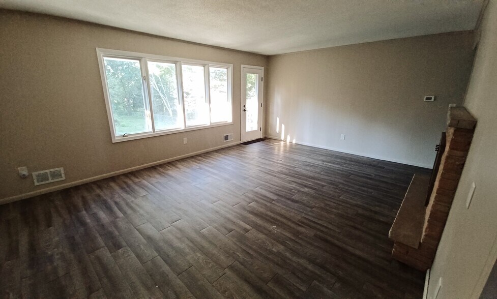 living room - 907 County Road B W